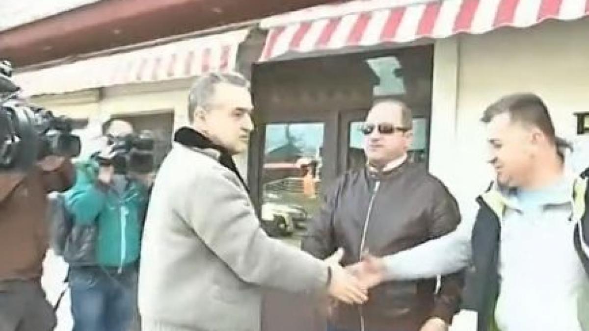 a fost sarbatoare in cartierul lui gigi becali eliberarea finantatorului stelei salutata de vecini