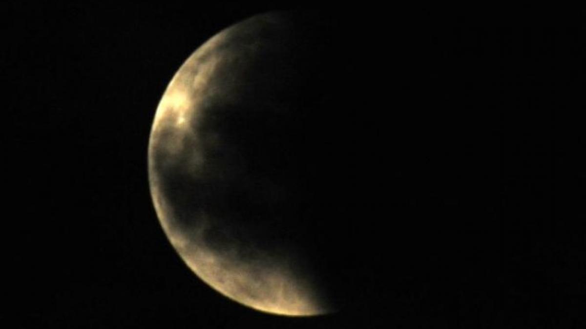 cea mai scurta eclipsa totala de luna din ultimii 100 de ani cum s a vazut luna sangerie