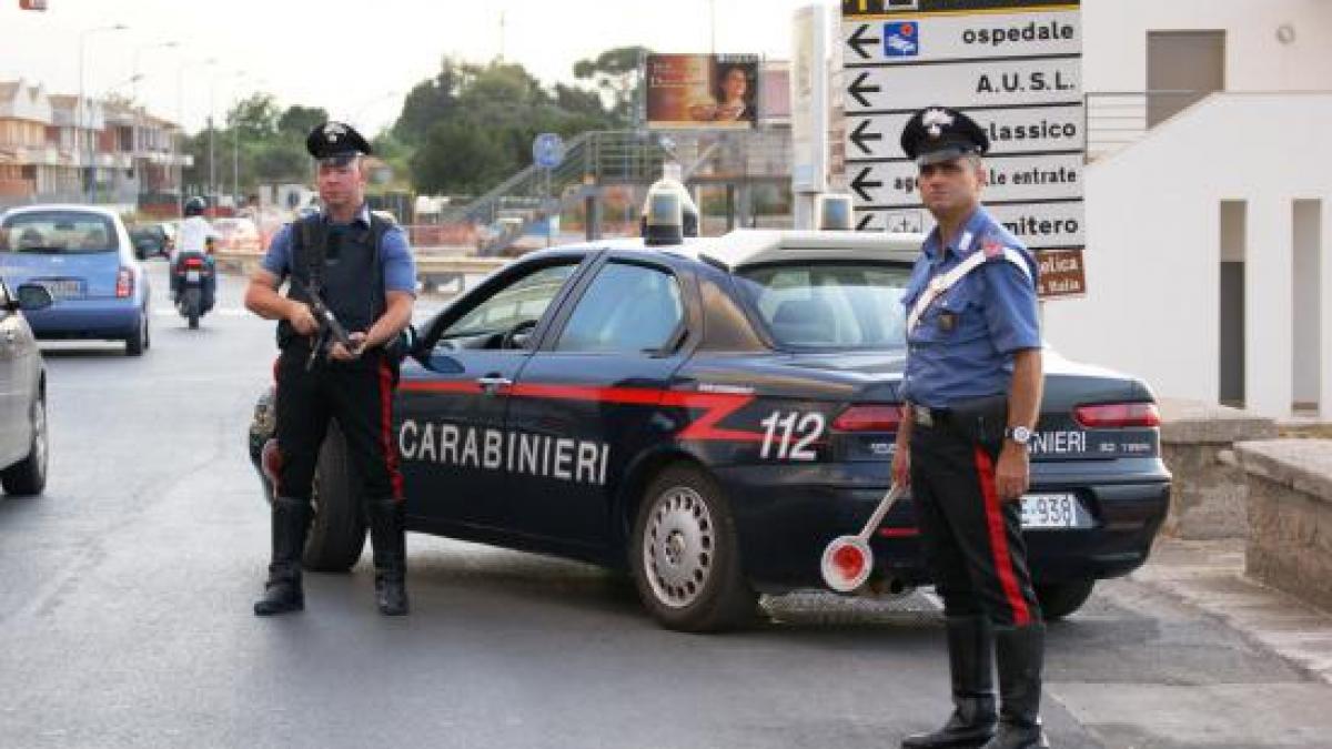 autoritatile italiene au arestat noua romani suspectati de furturi in metroul din roma