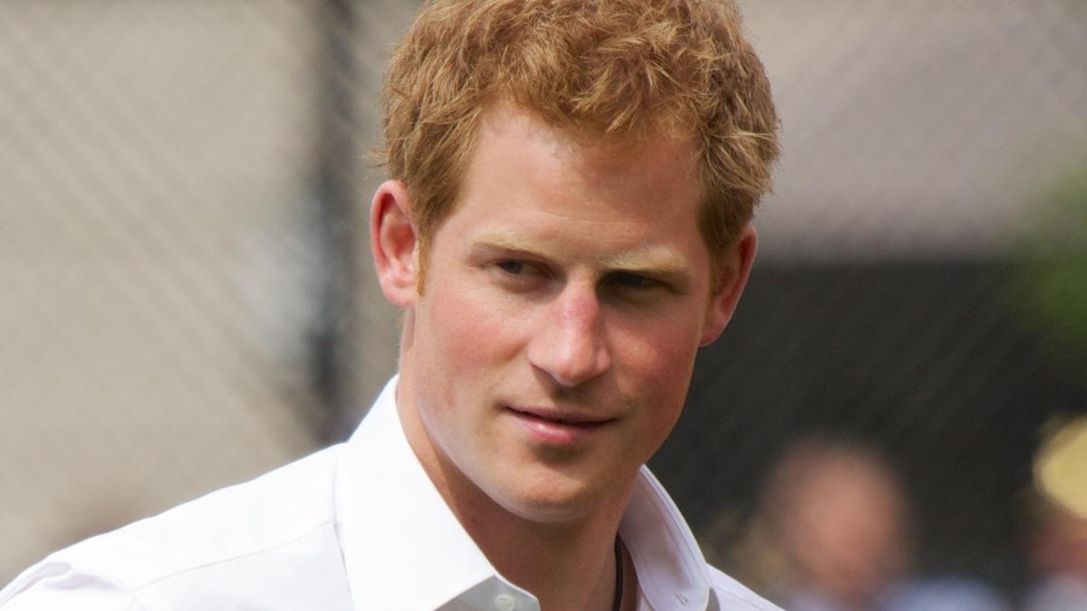 printul harry a sosit in australia pentru a si incepe detasarea militara