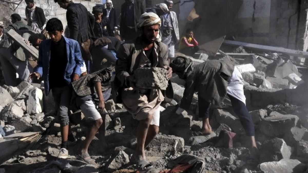 inca doi cetateni romani evacuati din yemen