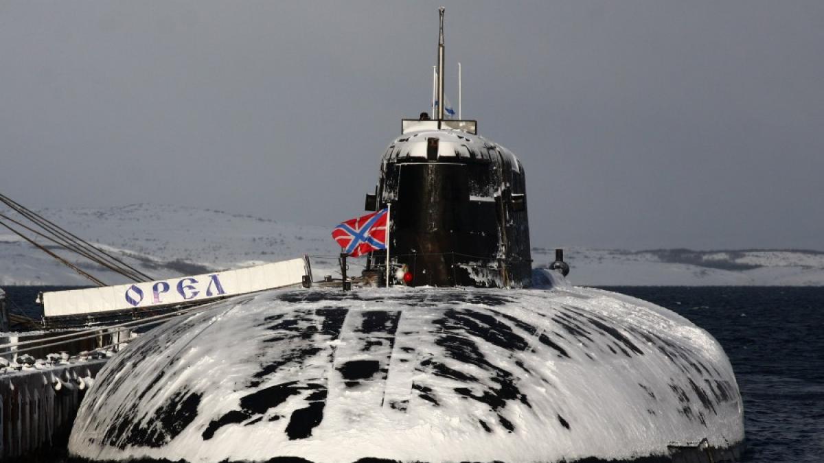 submarin nuclear cuprins de flacari intr un santier naval din rusia