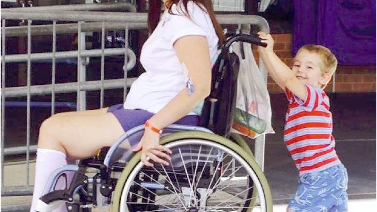 a ramas paralizata dupa ce a folosit o perie de machiaj a unei prietene a fost cel mai greu lucru