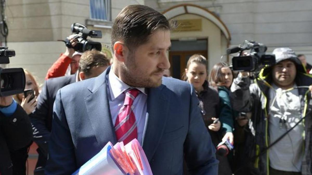 ginerele lui traian basescu a dat cu subsemnatul la sectia 1 de politie