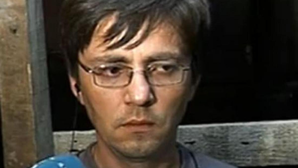 adrian zglobiu barbatul care l a scuipat pe traian basescu condamnat la trei luni de inchisoare cu