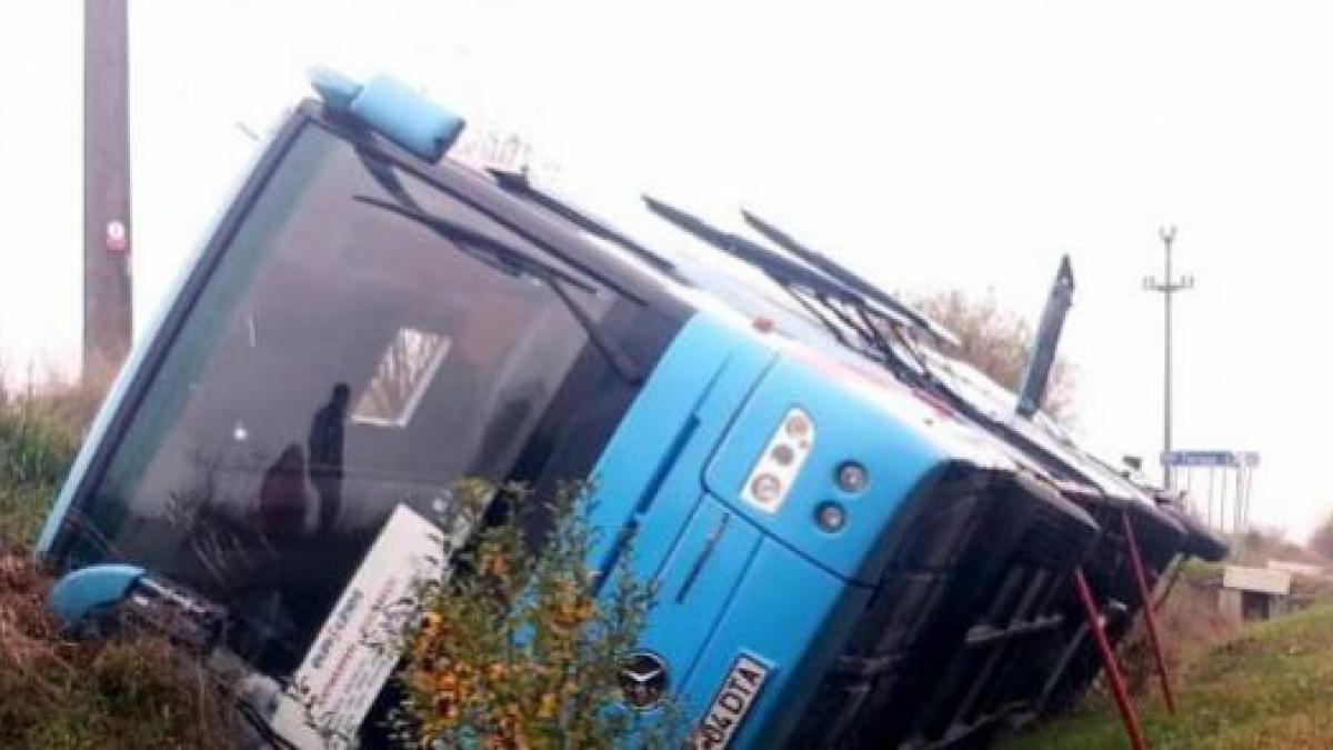 cel putin 24 de morti intr un accident de autocar produs in bangladesh
