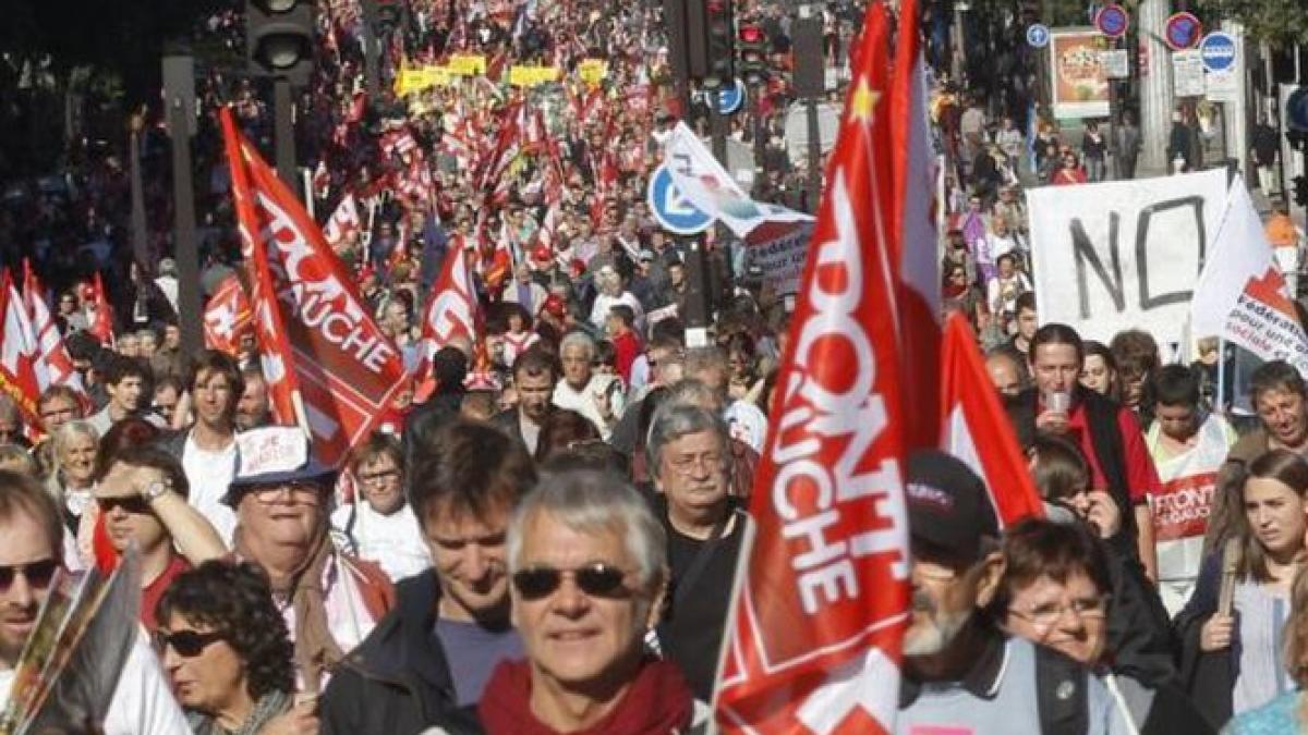 proteste de amploare la paris zeci de mii de oameni protesteaza fata de masurile de austeritate