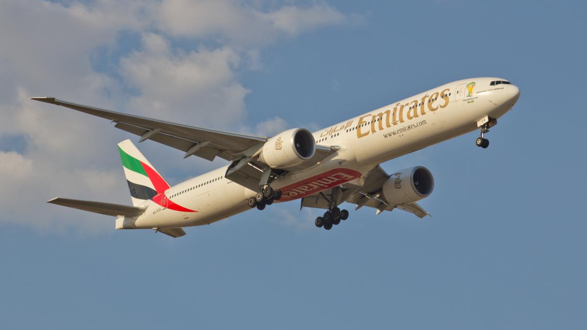 update zborul emirates deviat pentru o urgenta a aterizat la manchester