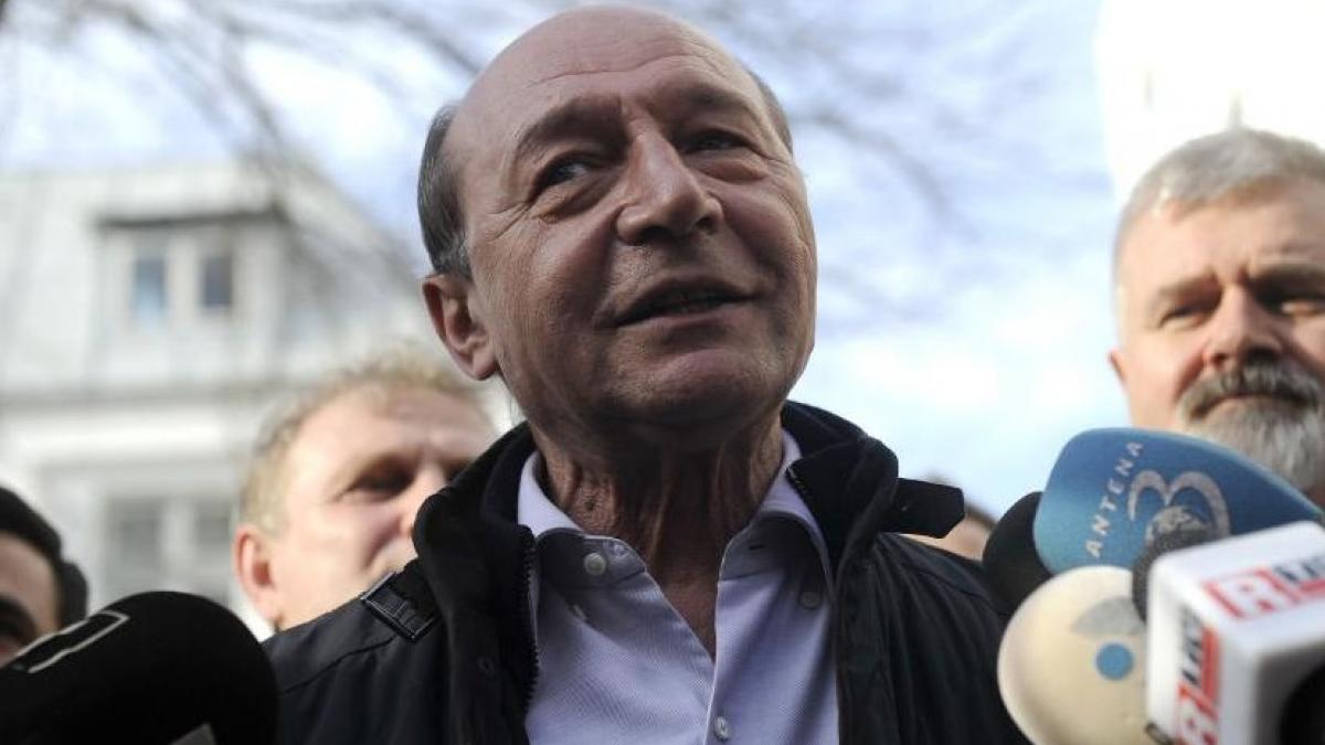 basescu vad jurnalisti care se comporta ca delatorii hoti