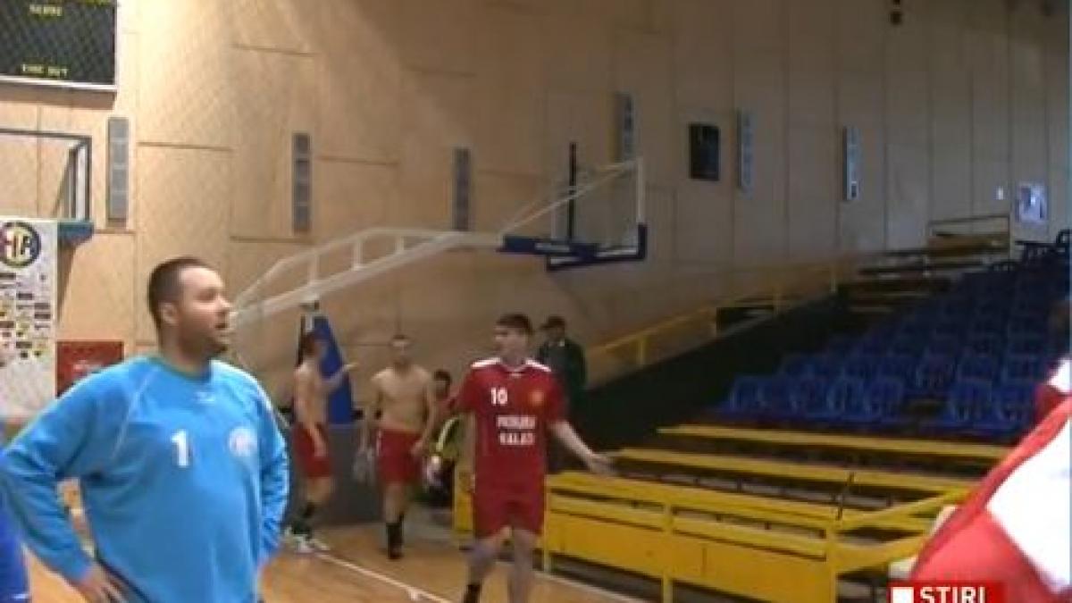 handbalistii echipei csu galati au fost pradati de hoti in timpul unui meci la pitesti