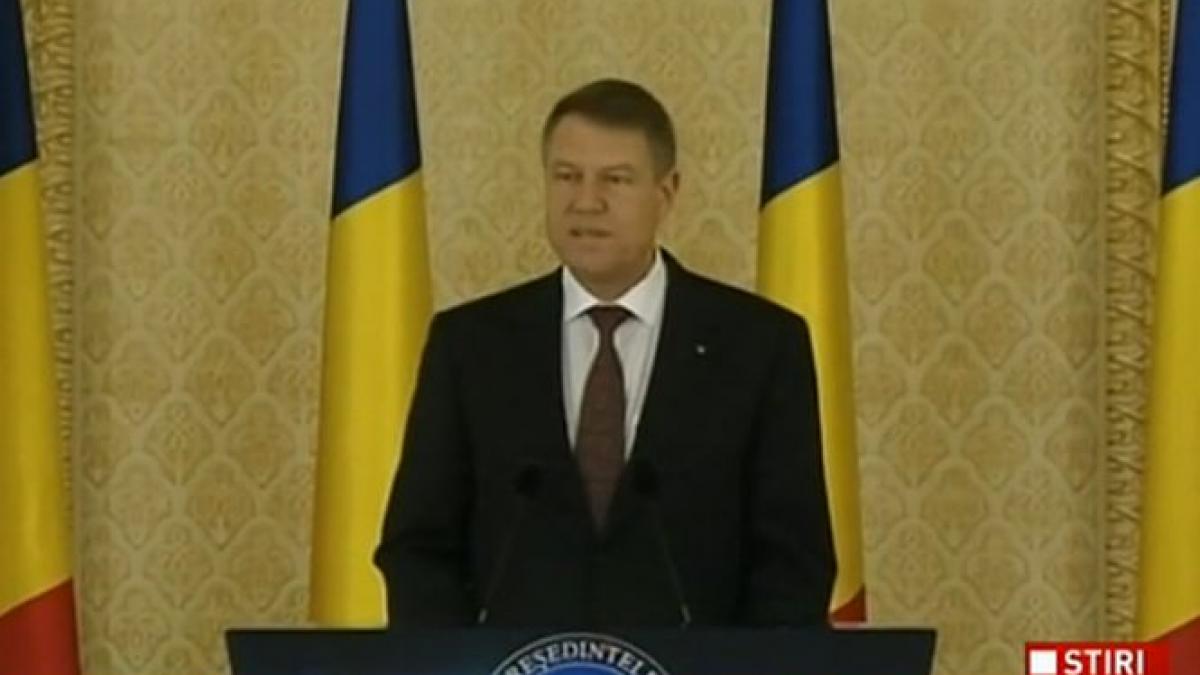 iohannis cumpara medalii de 100 000 de lei