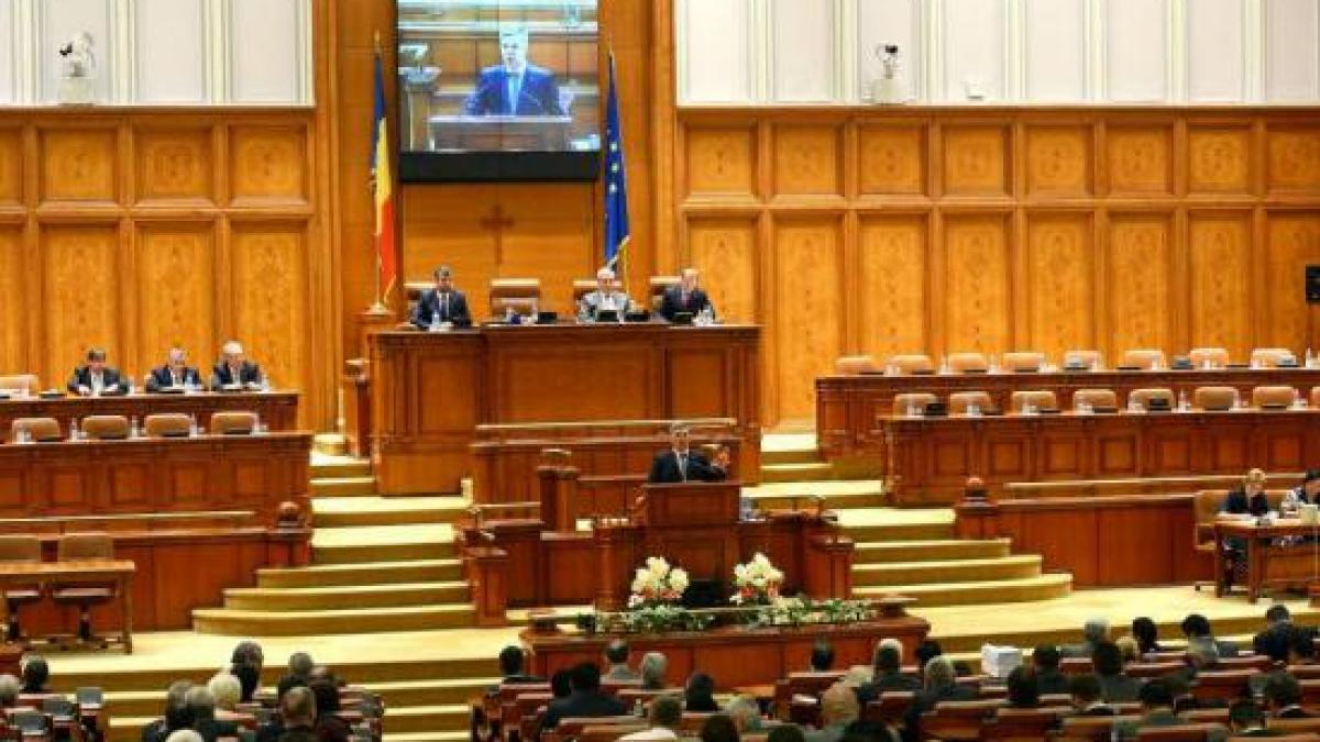 peste 500 de proiecte de lege uitate de deputati
