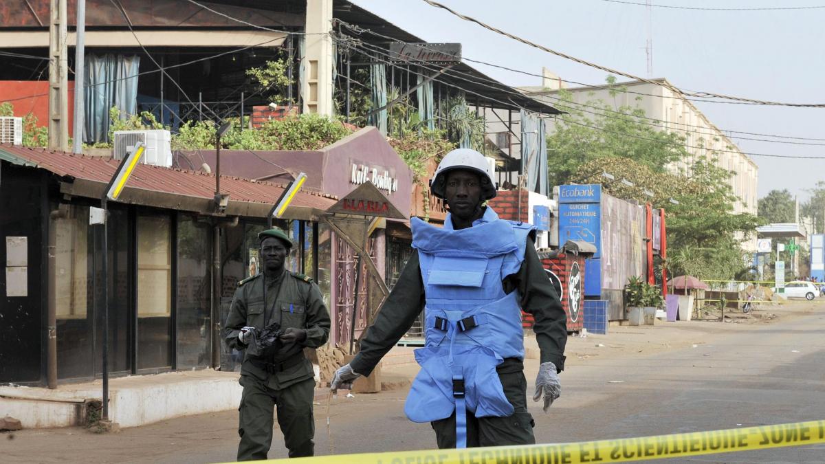 cel putin trei morti si 16 raniti intr un atac impotriva unei baze onu in estul mali