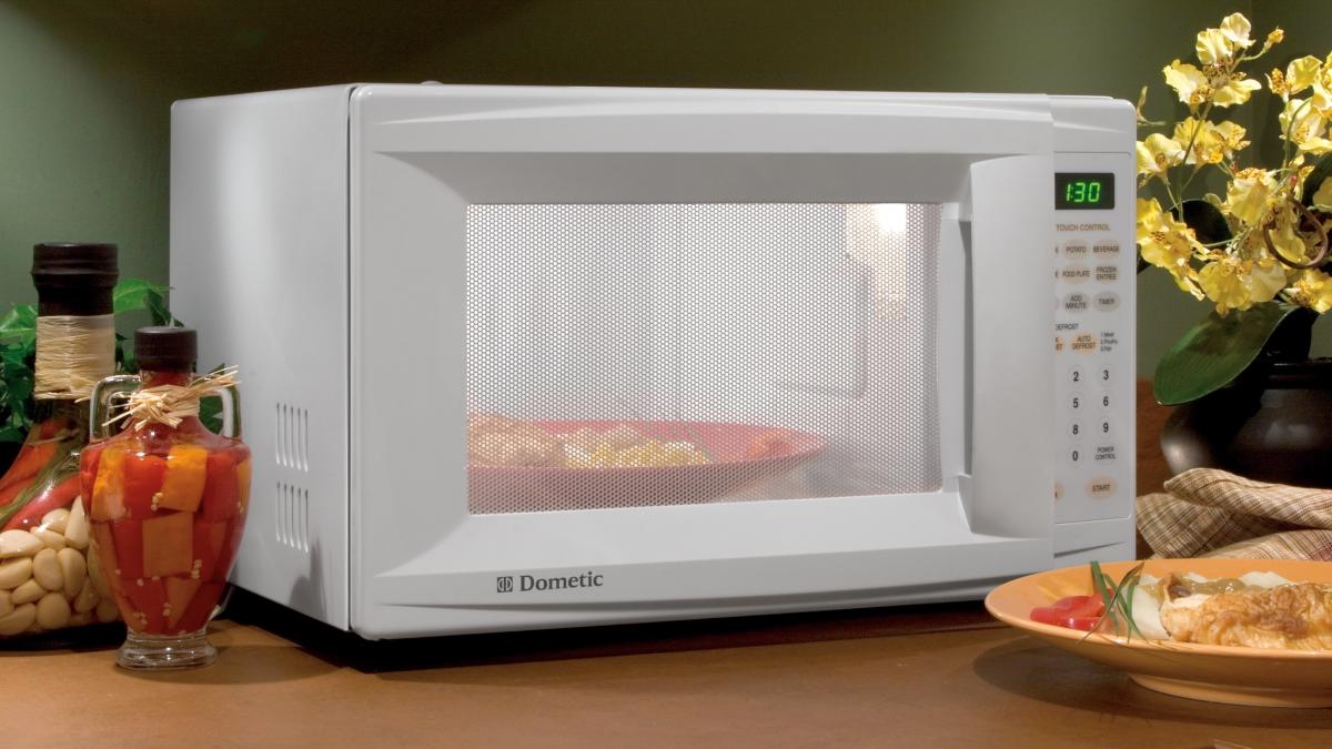 de ce sa nu bagi niciodata la microunde aceste lucruri