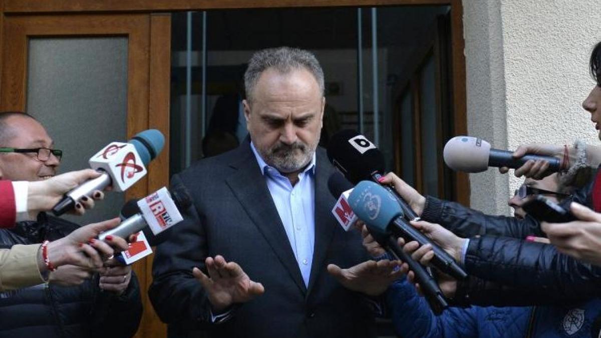 100 de minute nume de politicieni care apar in dosarele legate de finantarile ilegale