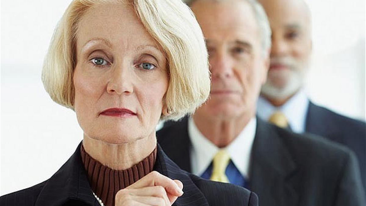 peste jumatate dintre persoanele cu varste intre 55 si 64 de ani nu au avut ocupatie in 2014 ce