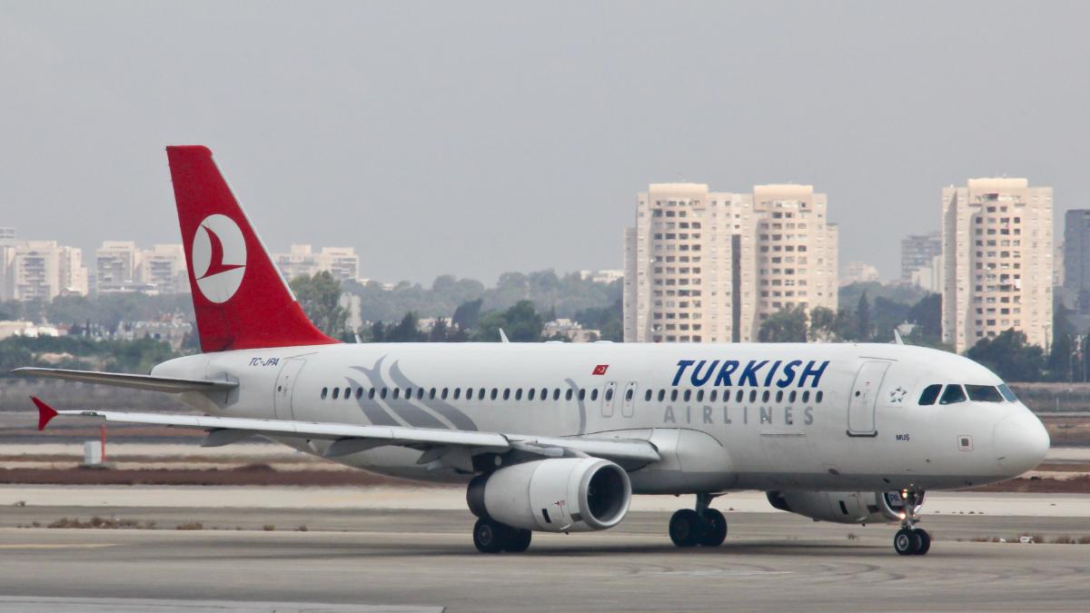 un avion al turkish airlines a revenit la istanbul dupa o amenintare cu bomba
