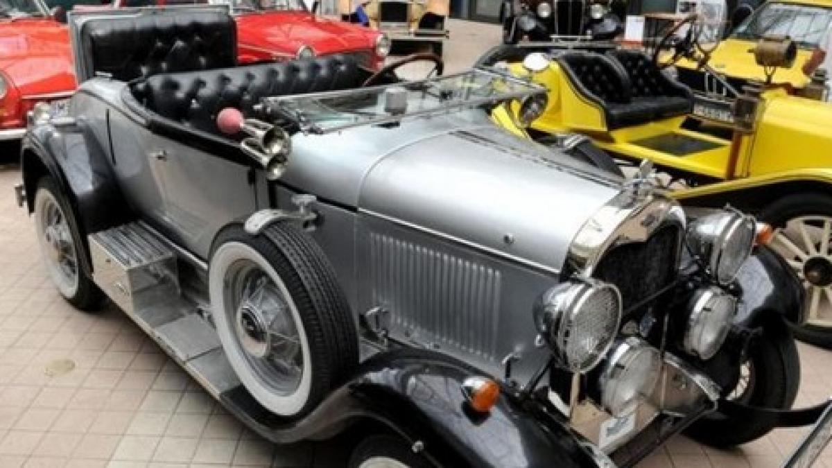 sute de masini de epoca la parada retro de primavara