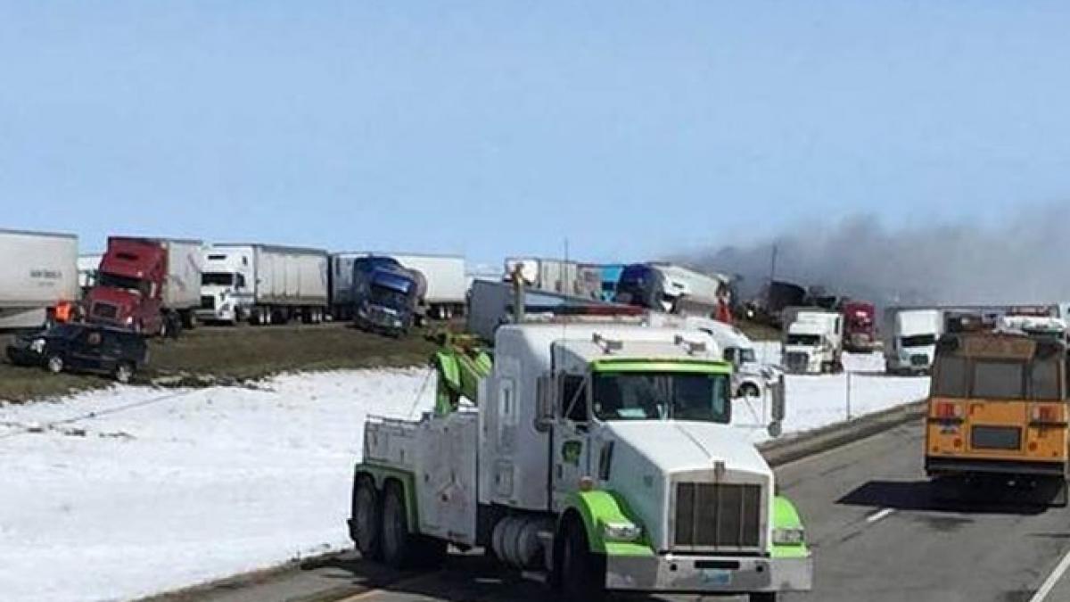 carambol pe o autostrada din statele unite un om a murit si cel putin 25 au fost raniti