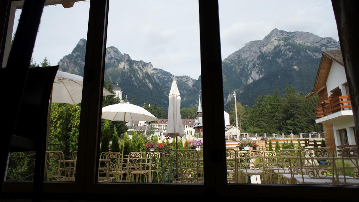 fa ti bagajele de 1 mai te invitam sa petreci un sejur de poveste in busteni