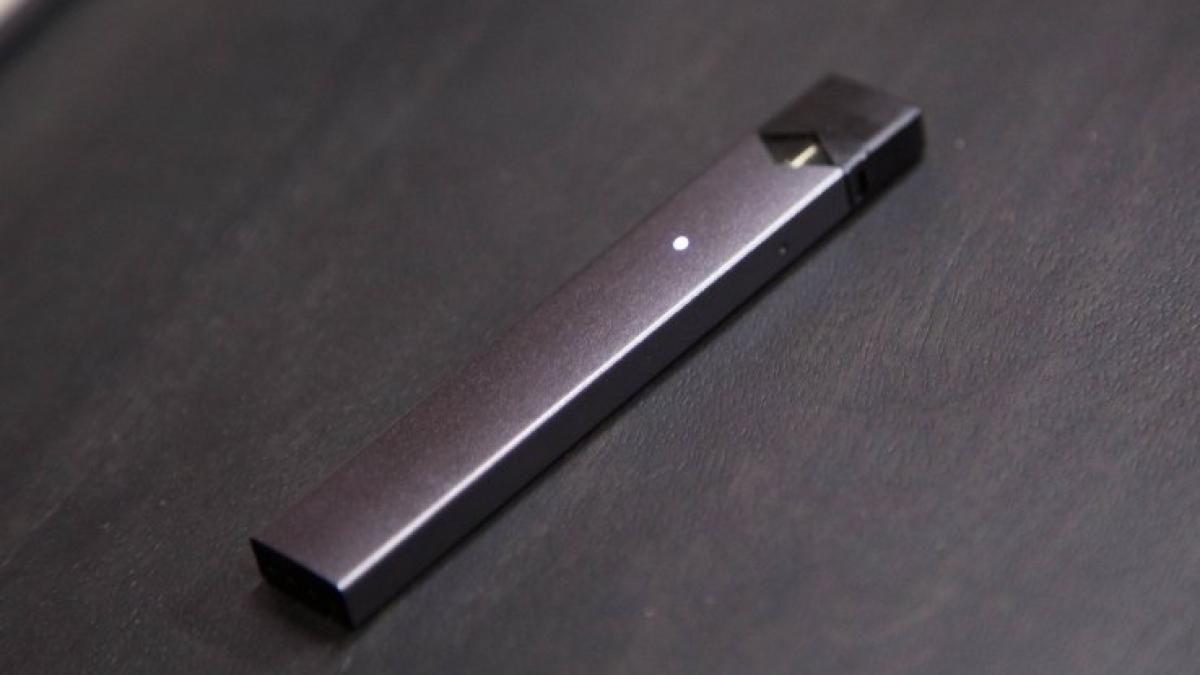 juul tigara electronica ce foloseste nicotina extrasa din tutun