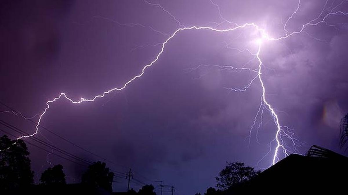 furtuna violenta in india cel putin 32 de morti si mii de oameni ramasi fara adapost