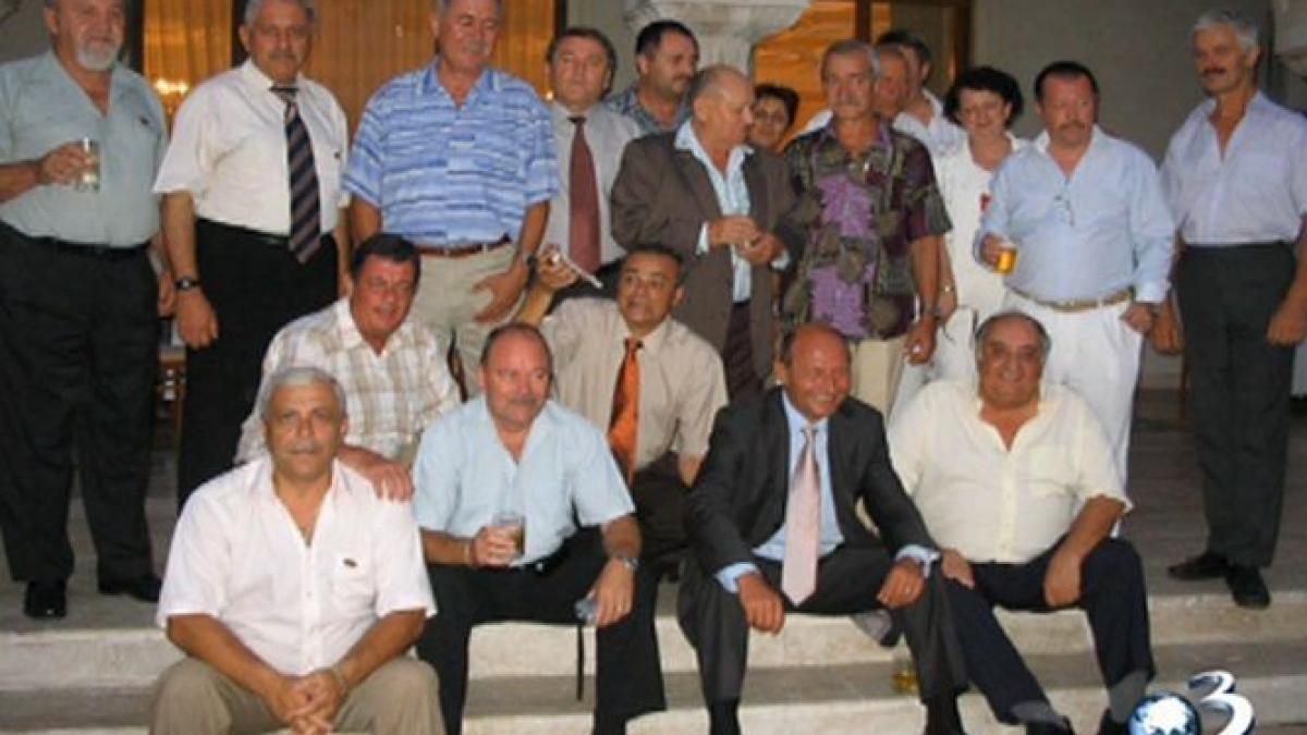 mircea badea comenteaza congresul capitanilor de cursa lunga vezi cum si a dezvaluit basescu ce are