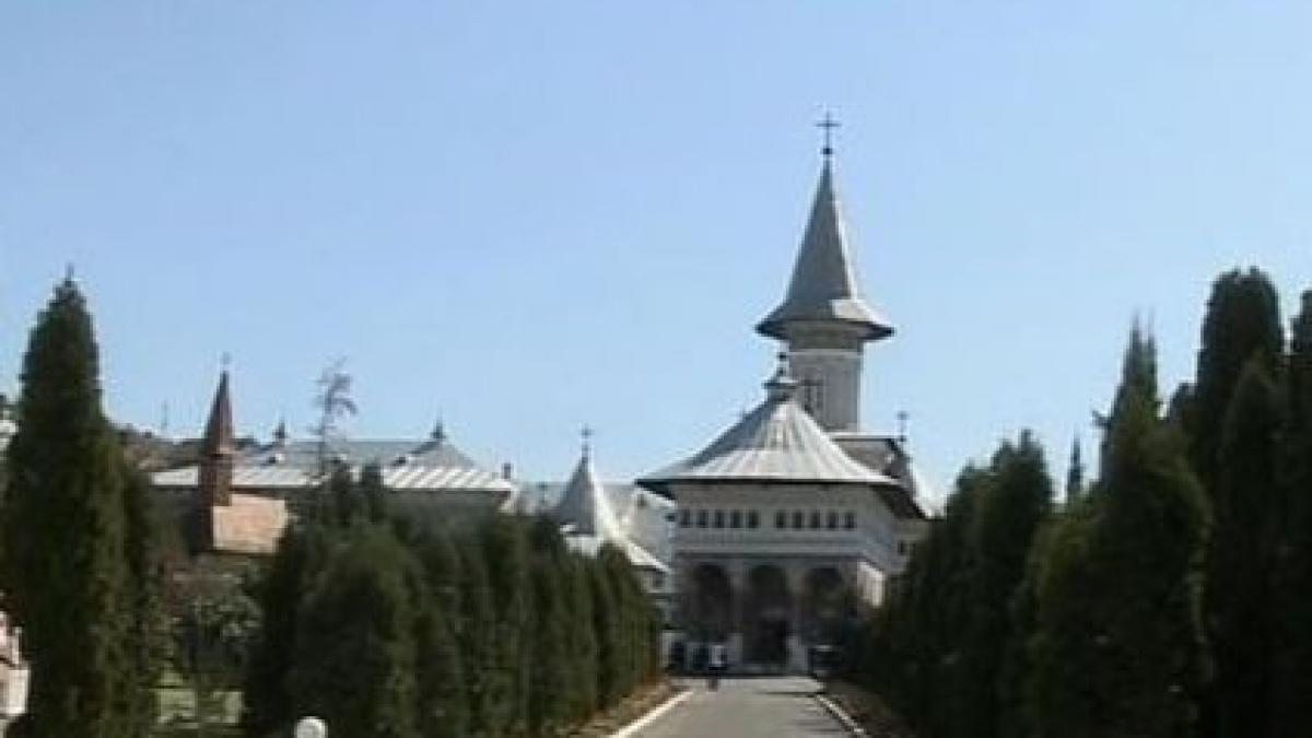 maica stareta de la manastirea sfintei cruci din oradea trimisa in judecata pentru spalare de bani