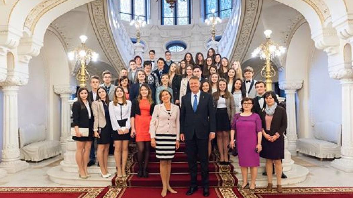 mesajul lui iohannis pentru tineri intr o postare pe pagina de facebook