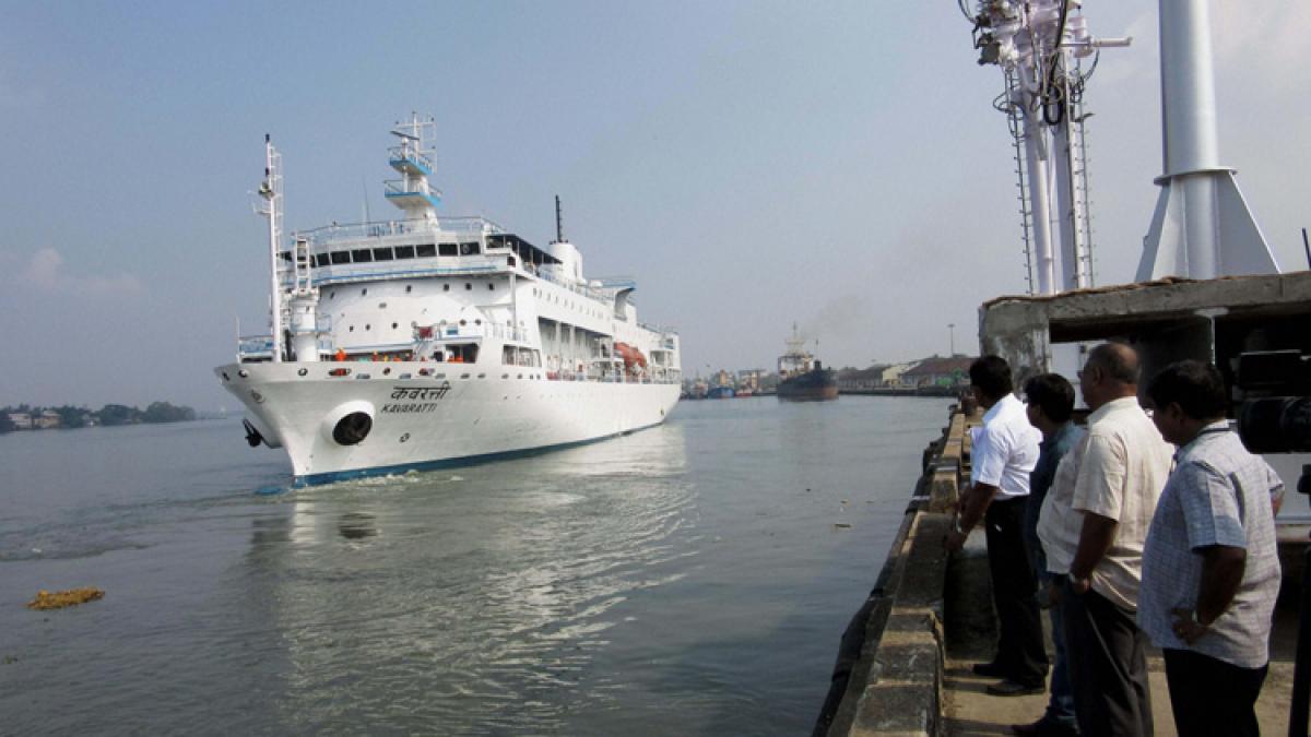 navele militare iraniene care se indreptau spre yemen au schimbat directia urmand sa revina in iran