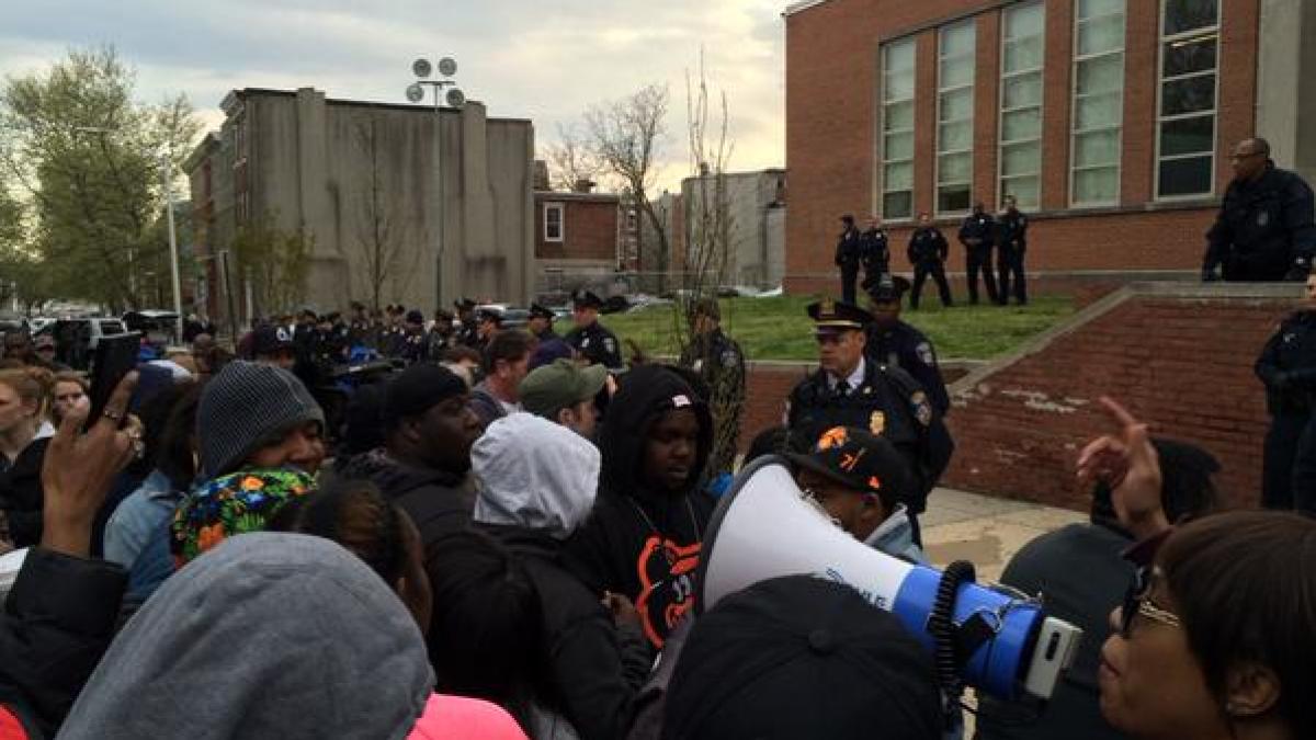 proteste violente in baltimore dupa ce un tanar de culoare a murit in arestul politiei video
