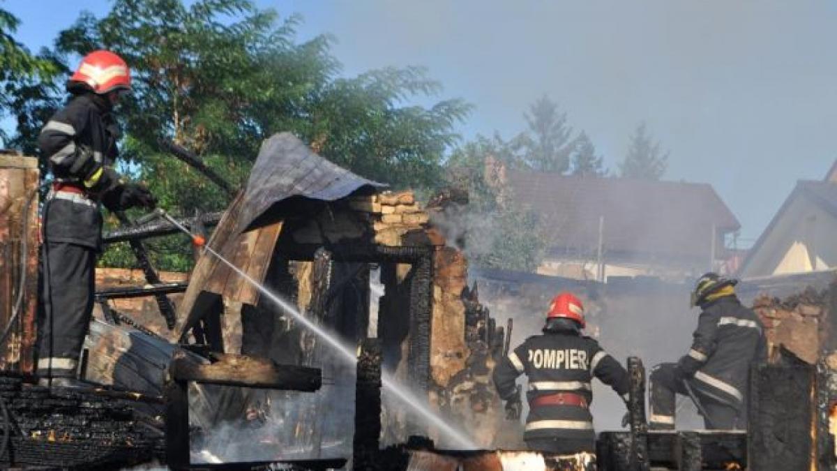 erou la 11 ani s a aruncat de la fereastra cu fratele mai mic in spate pentru a se salva de flacari