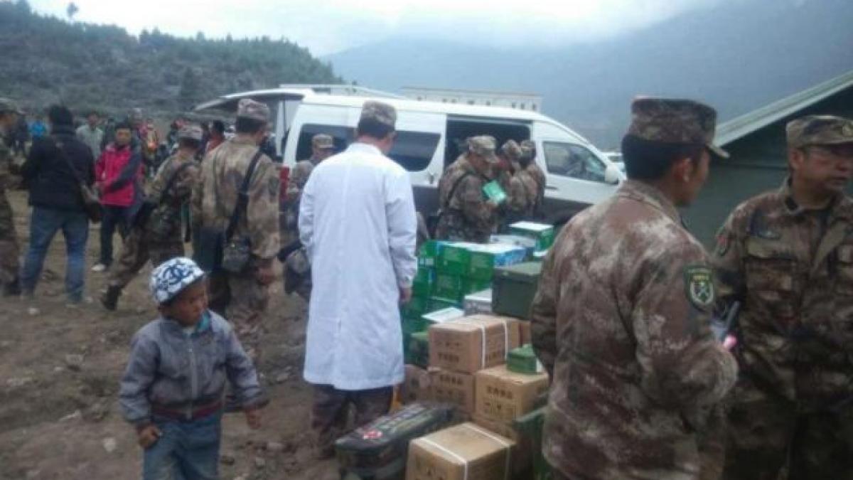 bilantul cutremurului din nepal cel putin 2 400 de morti si peste 5 000 de raniti