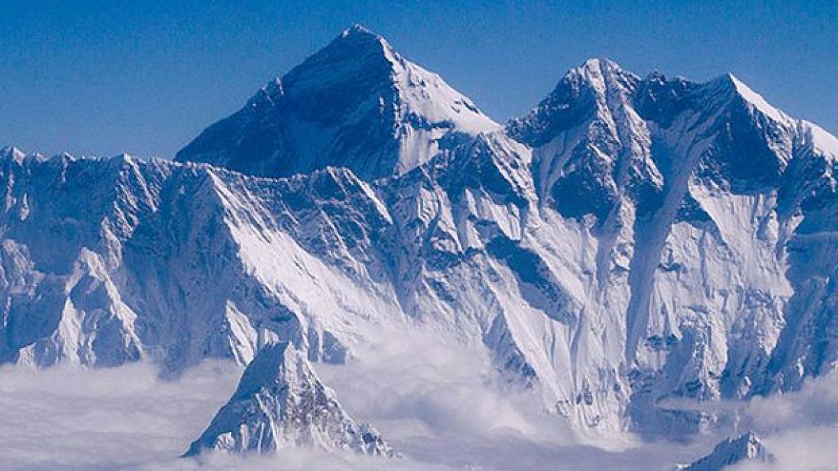 primele imagini din tabara romanilor aflati pe everest un nou seism cu magnitudinea de 6 7 s a