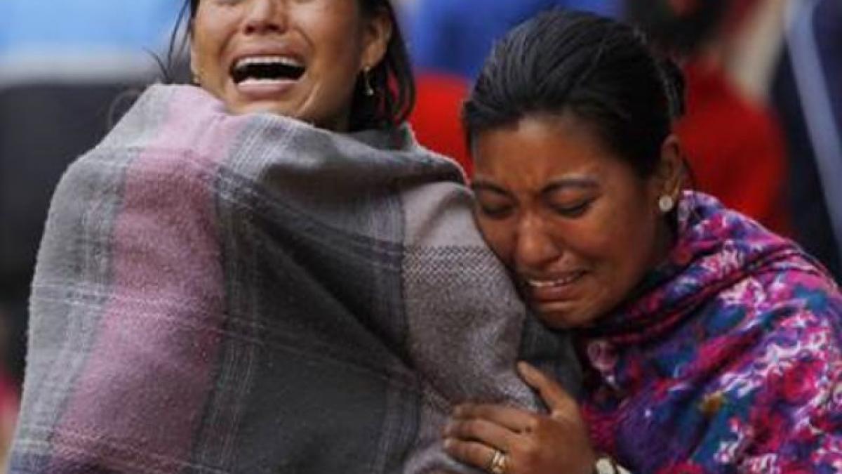 nepalul dupa dezastru in imagini filmate cu dronele au sapat cu mainile goale prin moloz pentru a