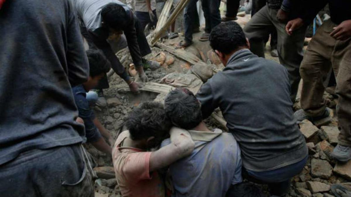 bilantul victimelor din nepal ar putea depasi 10 000 de morti