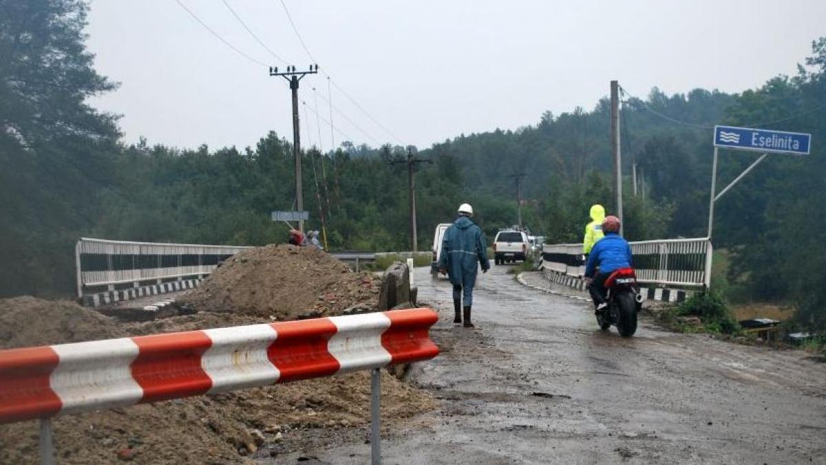 cod galben de inundatii pe rauri din sase judete pana cand este valabil