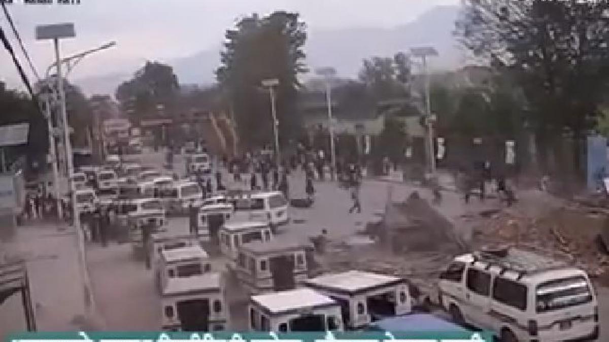 imagini terifiante cu seismul din nepal vezi cum se clatina pamantul sub picioarele oamenilor