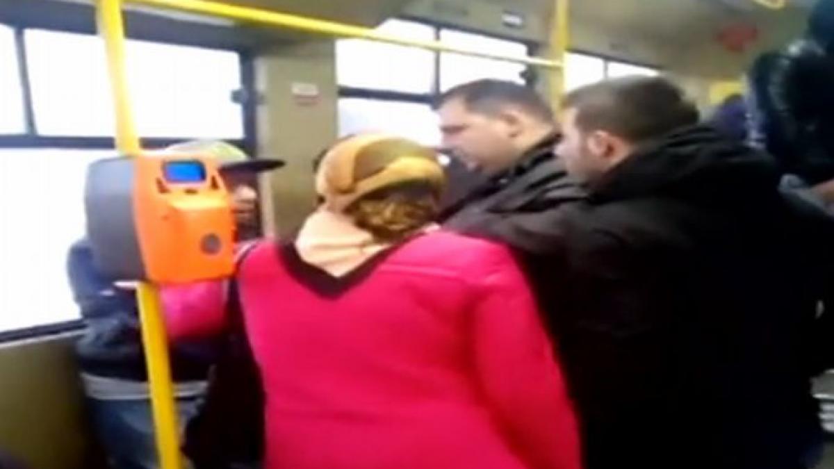 un tanar a fost luat la bataie in autobuz de un controlor ratb