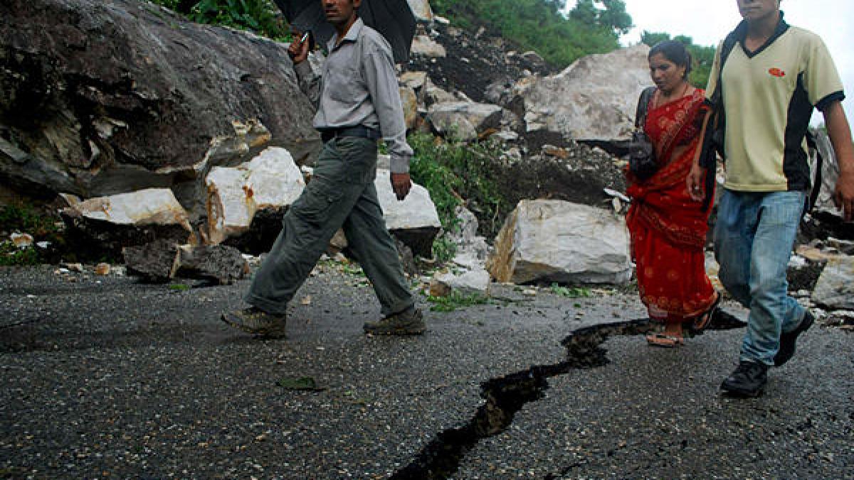 cutremur in nepal bilantul a urcat la 6 204 de morti si aproape 14 000 de raniti