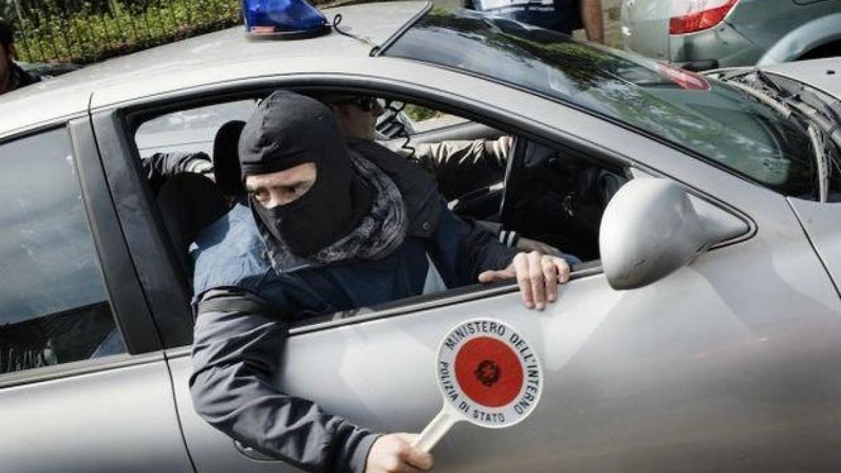 doi romani acuzati ca au ucis un stilist cunoscut din italia