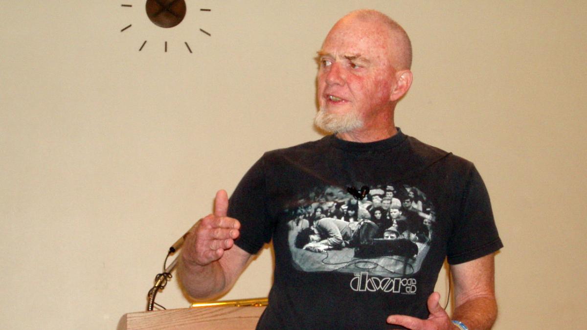 michael blake scenaristul filmului dansand cu lupii a murit la varsta de 69 de ani