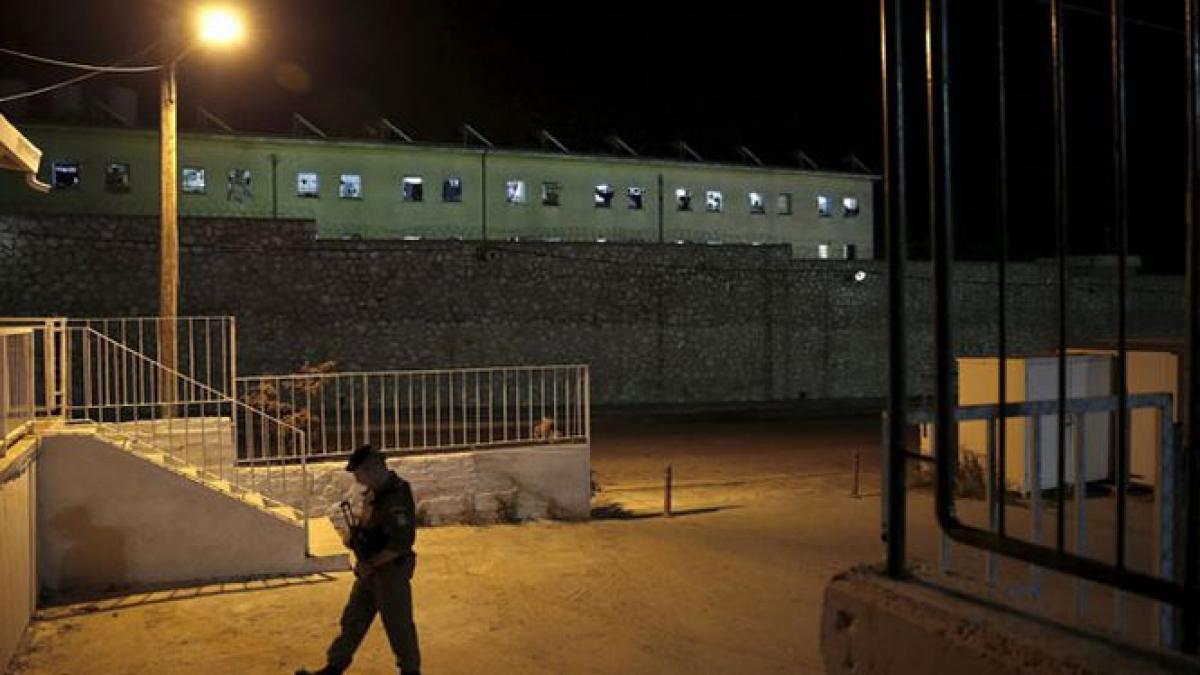 grecia doi morti si 21 de raniti intr un penitenciar din atena