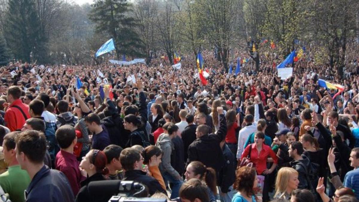 proteste de amploare la chisinau 20 000 de oameni au cerut demisia guvernantilor