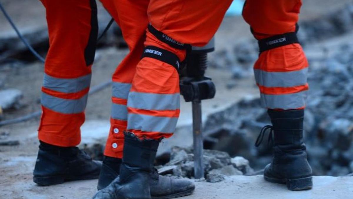 un batran de 101 ani a fost salvat de sub daramaturi in urma cutremurului din nepal