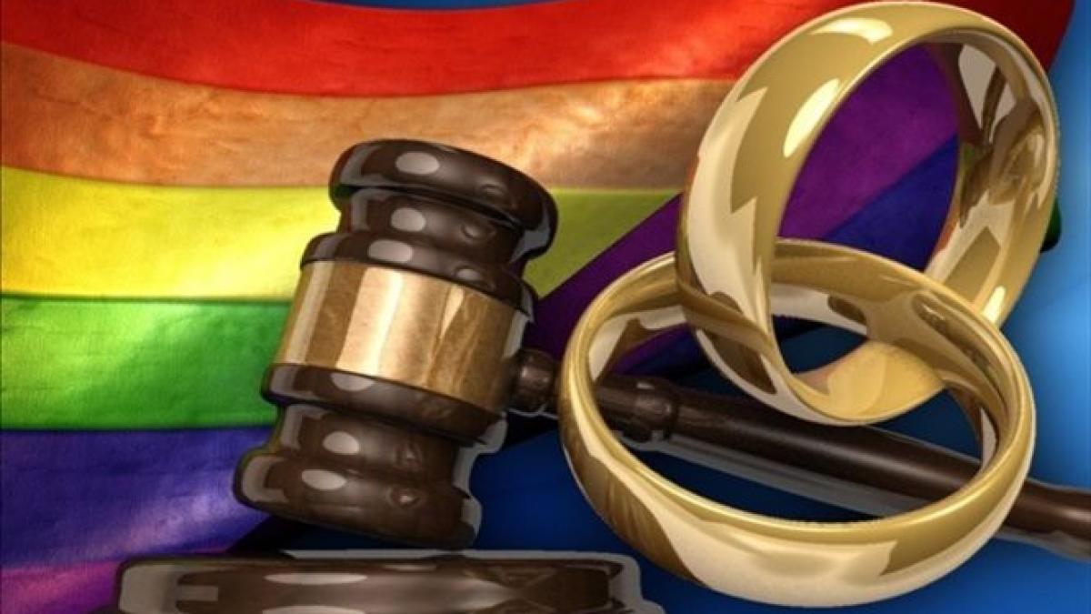 o femeie din nebraska ii da in judecata pe toti homosexualii
