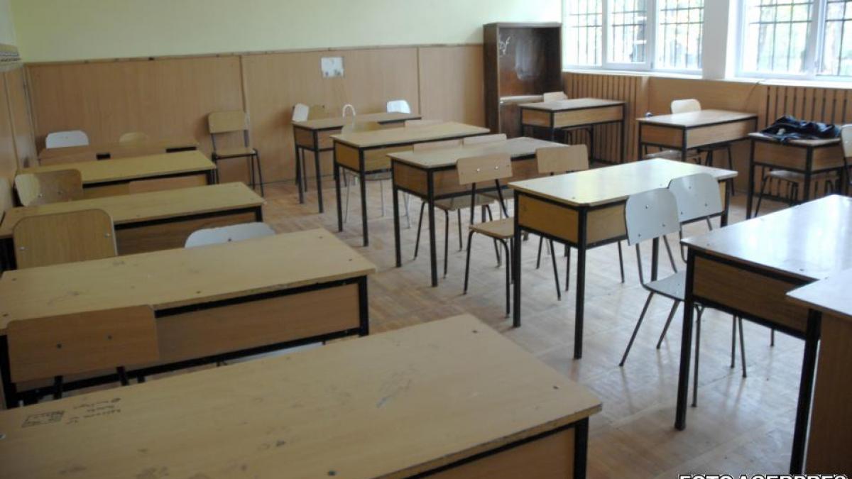 video bataie intre doua eleve chiar in sala de clasa