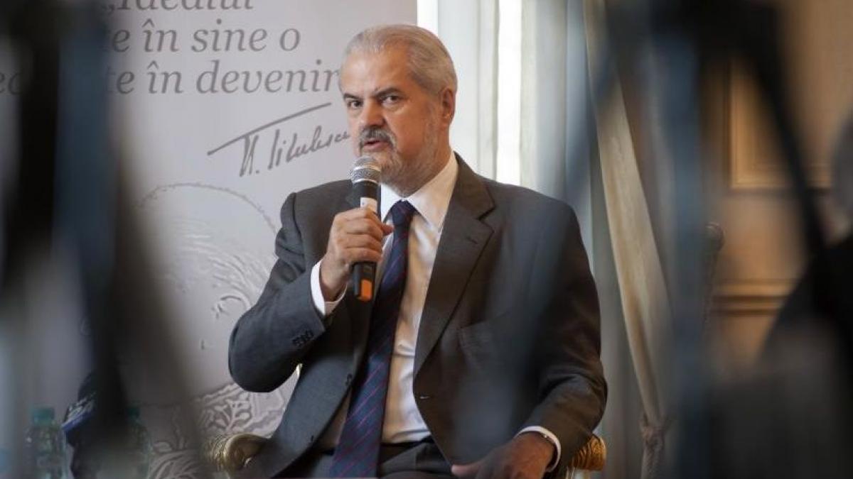 adrian nastase critica parlamentul pentru lipsa juristilor de profesie