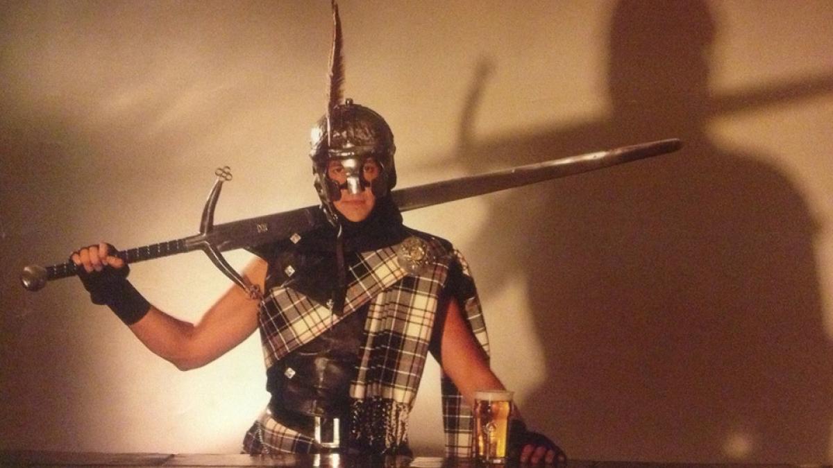 candidatul britanic care poarta mereu o armura