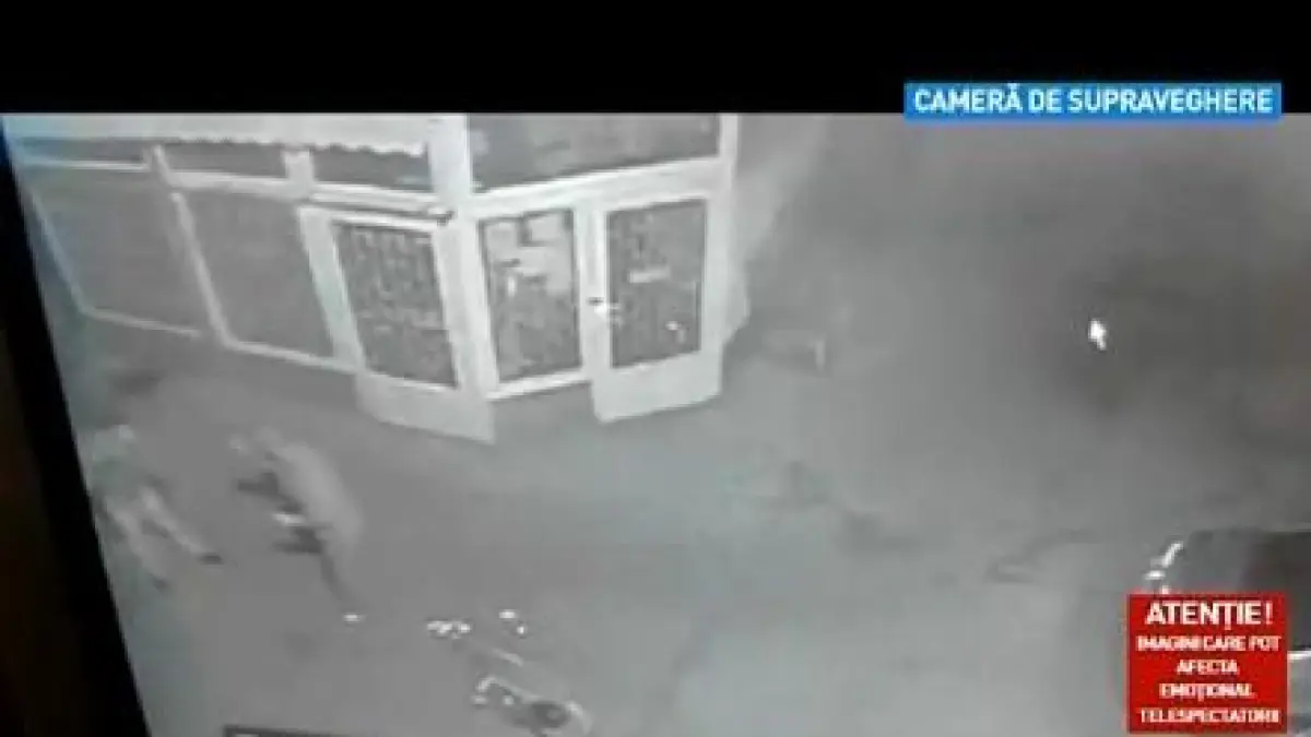 bataie cu bate si cutite in plina strada